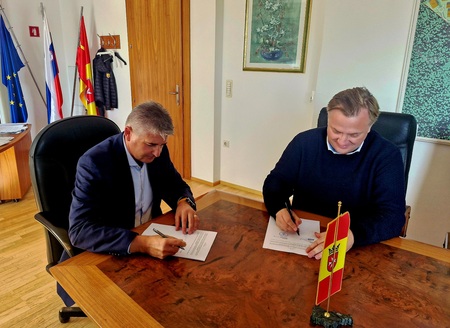 Podpis pogodbe župan Jurij Kern in direktor UB projekt